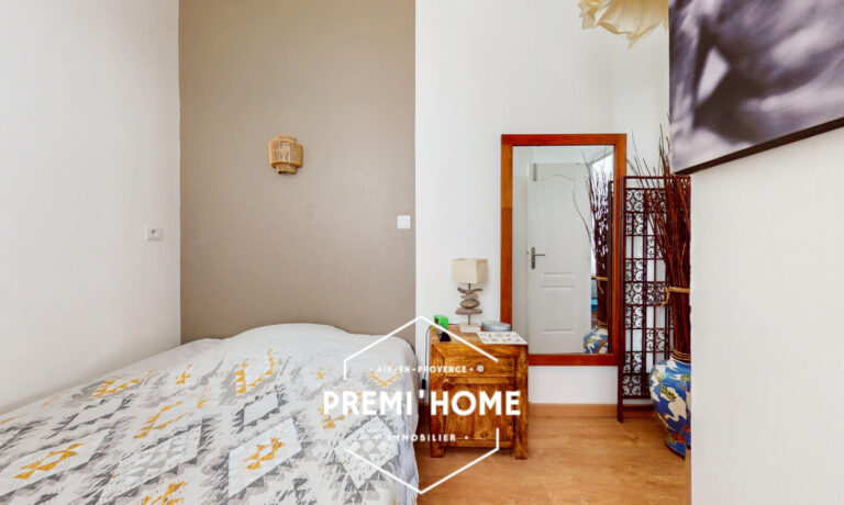 A VENDRE T2 RENOVE QUARTIER DU PANIER A MARSEILLE - Premi'home Agence immobilière Aix En Provence