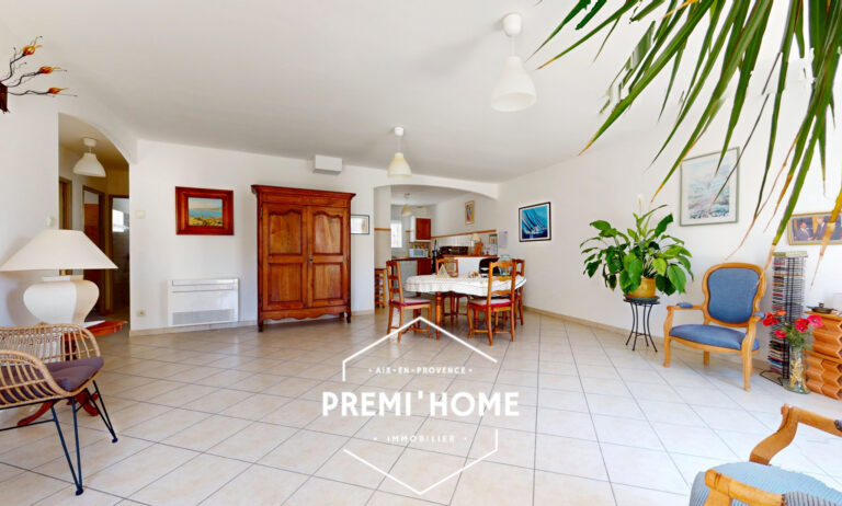MAISON T3 ENV. 88 M2 AVEC COUR ET TERRASSE AUREILLE - Premi'home Agence immobilière Aix En Provence