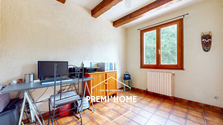 Rians, charmante villa avec beaucoup de potentiel au coeur de - Premi'home Agence immobilière Aix En Provence
