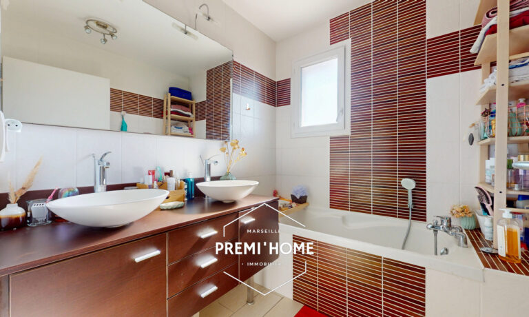A VENDRE T3 EN DERNIER ETAGE VIEILLE CHAPELLE MARSEILLE - Premi'home Agence immobilière Aix En Provence