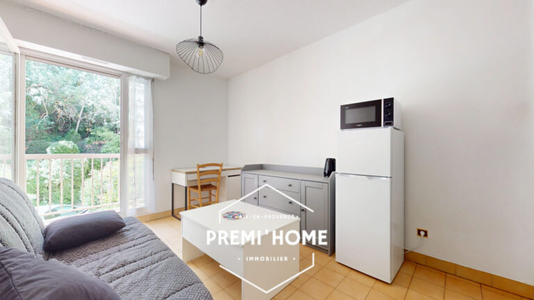 A VENDRE STDUIO MEUBLE AVEC CAVE ET PLACE PRIVATIVE AUX OUES - Premi'home Agence immobilière Aix En Provence