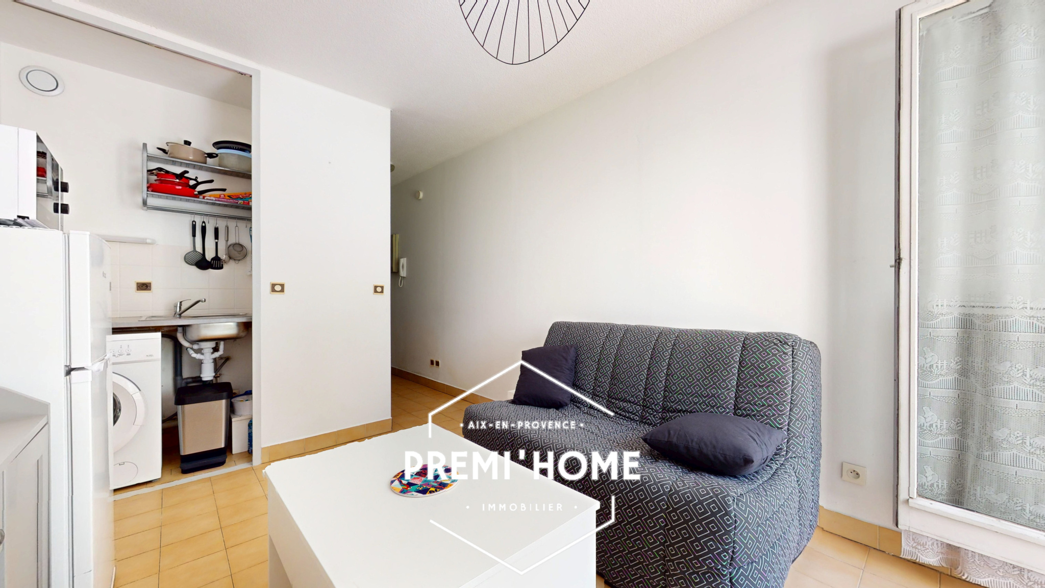 A VENDRE STDUIO MEUBLE AVEC CAVE ET PLACE PRIVATIVE AUX OUES - Premi'home Agence immobilière Aix En Provence