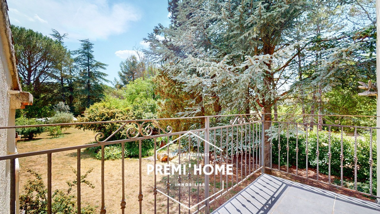 Rians, charmante villa avec beaucoup de potentiel au coeur de - Premi'home Agence immobilière Aix En Provence