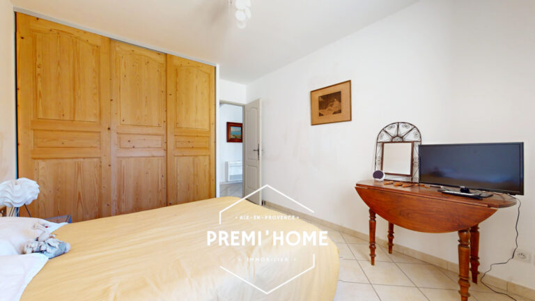 MAISON T3 ENV. 88 M2 AVEC COUR ET TERRASSE AUREILLE - Premi'home Agence immobilière Aix En Provence