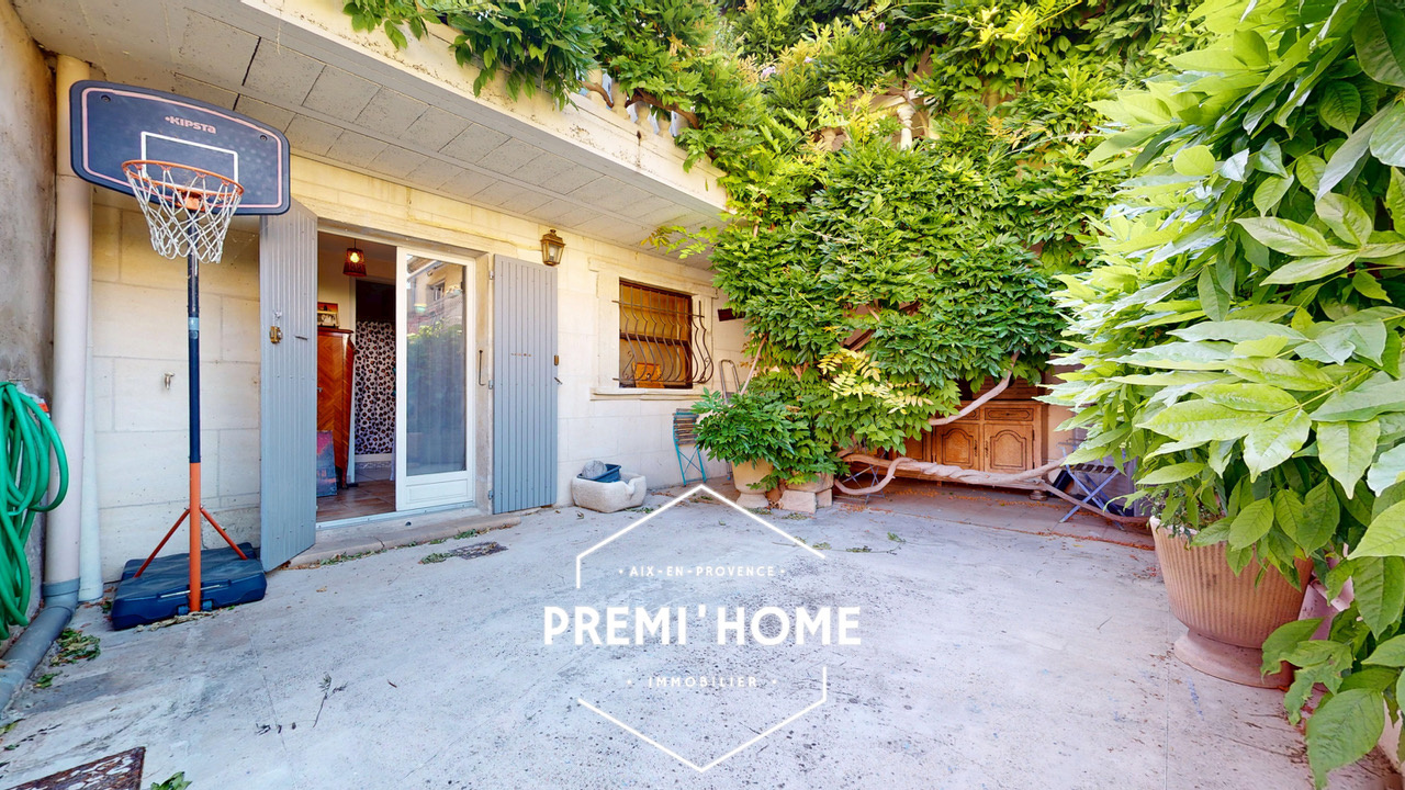MAISON T7 ENV. 215 M2 AVEC TERRASSE ET COUR PRIVATIVE SAINT - Premi'home Agence immobilière Aix En Provence