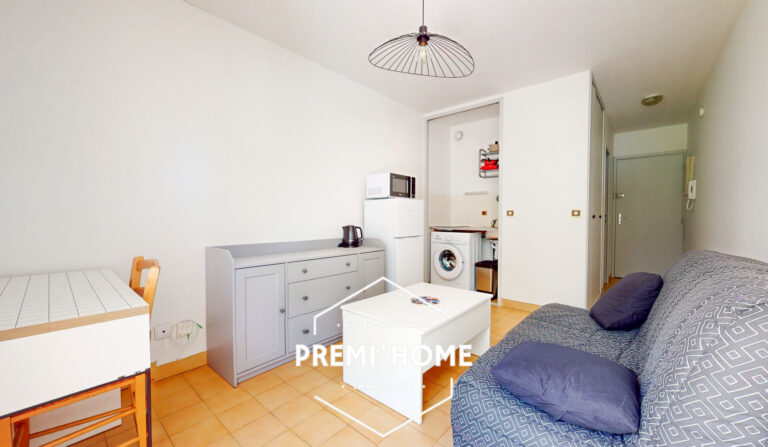 A VENDRE STDUIO MEUBLE AVEC CAVE ET PLACE PRIVATIVE AUX OUES - Premi'home Agence immobilière Aix En Provence