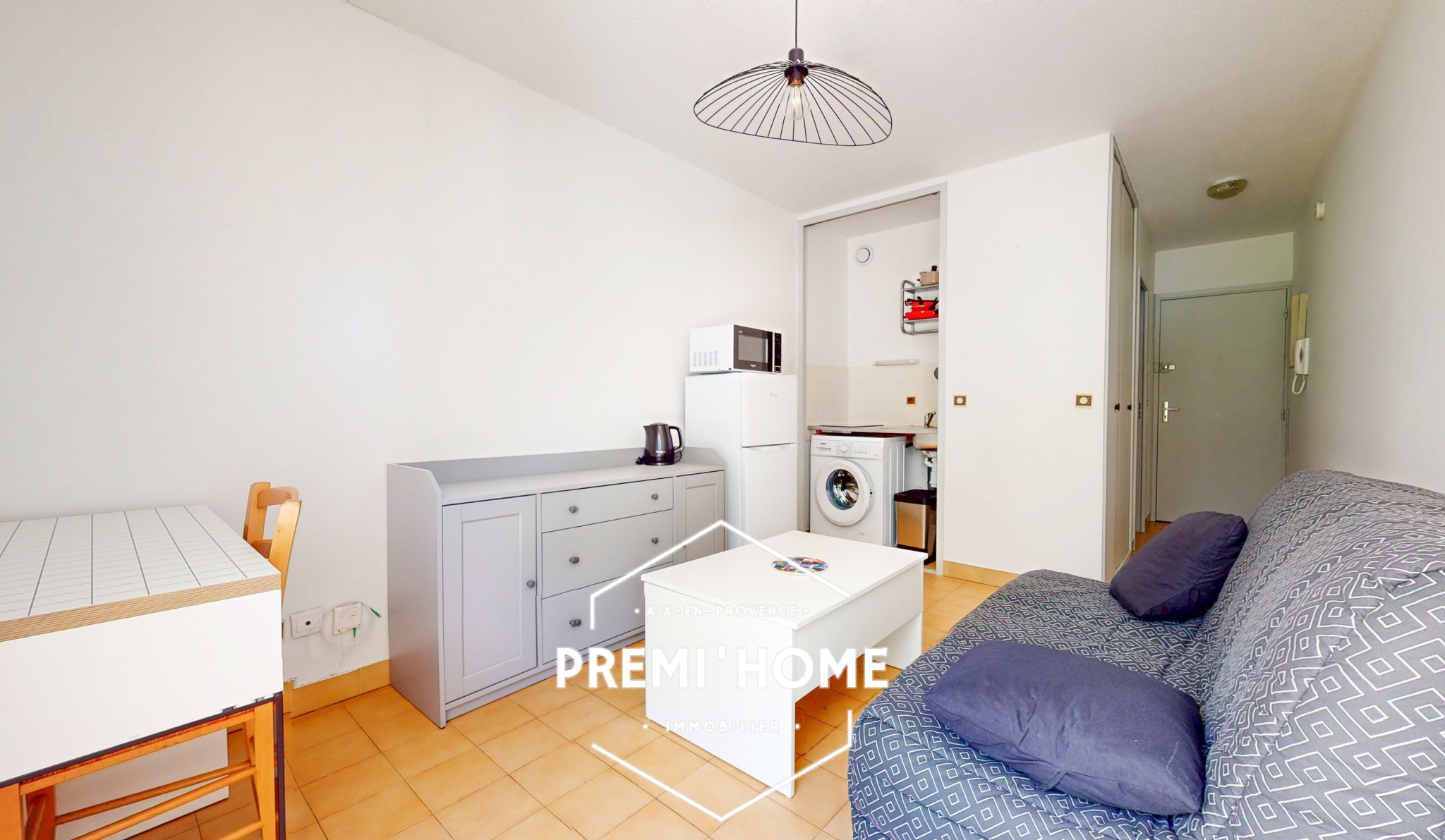 A VENDRE STDUIO MEUBLE AVEC CAVE ET PLACE PRIVATIVE AUX OUES - Premi'home Agence immobilière Aix En Provence