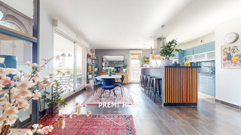 A VENDRE T3 EN DERNIER ETAGE VIEILLE CHAPELLE MARSEILLE - Premi'home Agence immobilière Aix En Provence