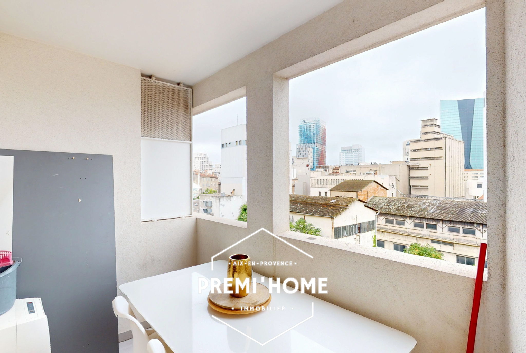 A VENDRE T2 AVEC TERRASSE 13003 MARSEILLE - Premi'home Agence immobilière Aix En Provence