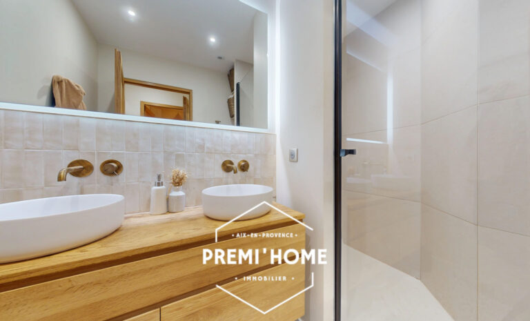T3 RENOVE AVEC JARDIN ET PISCINE BASTIDE REMARQUABLE A LA CI - Premi'home Agence immobilière Aix En Provence
