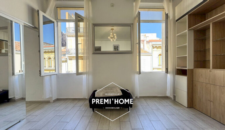 T2 59M2 RUE SAINT FERREOL MARSEILLE 13006 - Premi'home Agence immobilière Aix En Provence