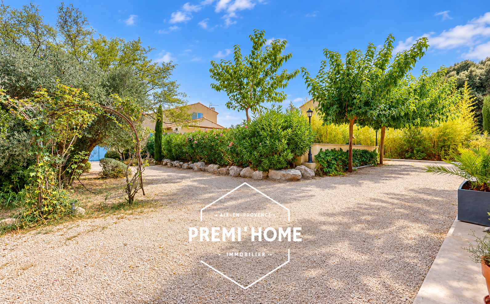 MAISON T7 env. 175 m2 AVEC PISCINE AUREILLE - Premi'home Agence immobilière Aix En Provence