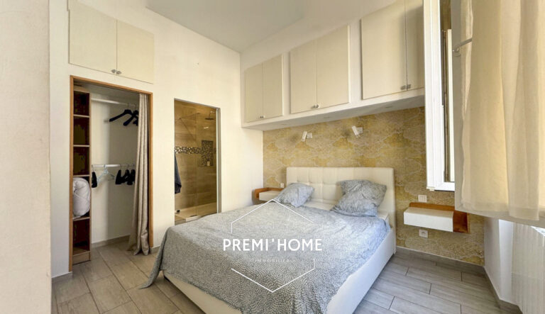 T2 59M2 RUE SAINT FERREOL MARSEILLE 13006 - Premi'home Agence immobilière Aix En Provence