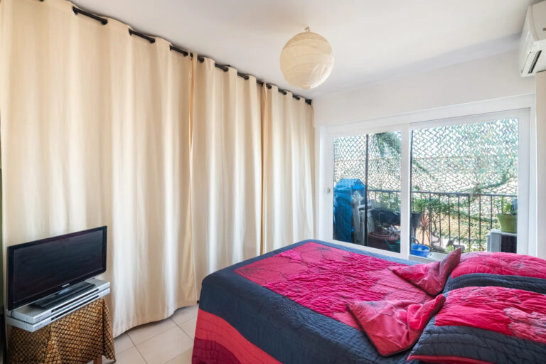 MARSEILLE   T3 DERNIER ÉTAGE AVEC BALCON, PARKING ET CAVE - Premi'home Agence immobilière Aix En Provence