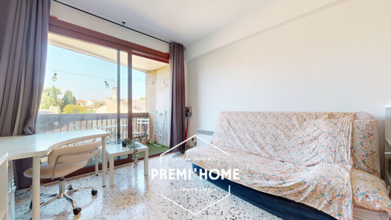 STUDIO MEUBLE A VENDRE AIX CENTRE HISTORIQUE - Premi'home Agence immobilière Aix En Provence