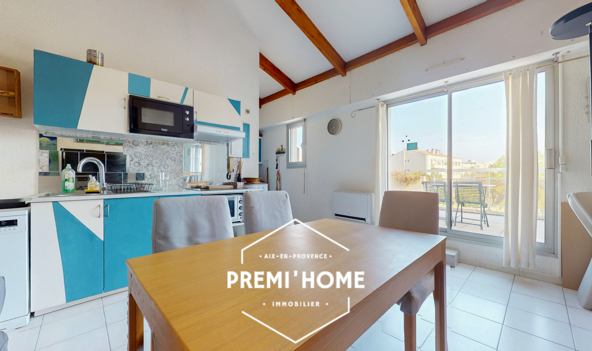 A VENDRE T2 AVEC TERRASSE CENTRE HISTORIQUE - Premi'home Agence immobilière Aix En Provence