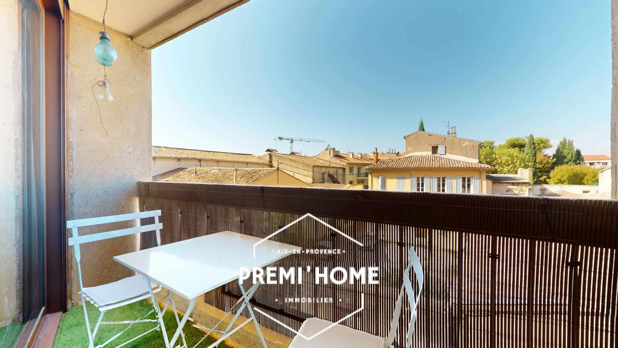 STUDIO MEUBLE A VENDRE AIX CENTRE HISTORIQUE - Premi'home Agence immobilière Aix En Provence