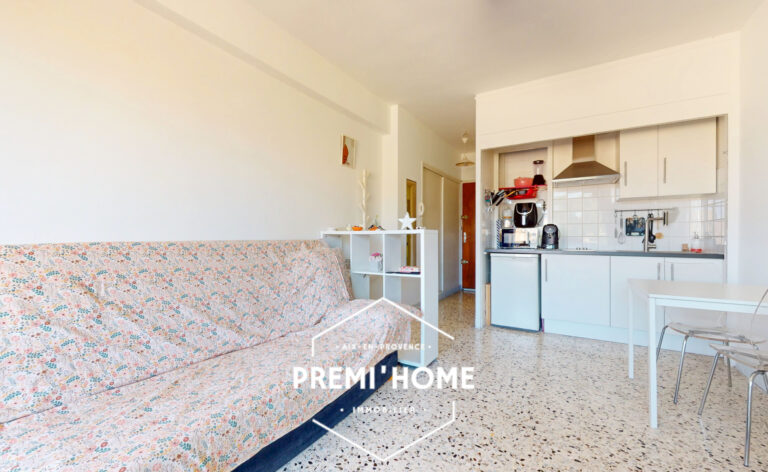 STUDIO MEUBLE A VENDRE AIX CENTRE HISTORIQUE - Premi'home Agence immobilière Aix En Provence