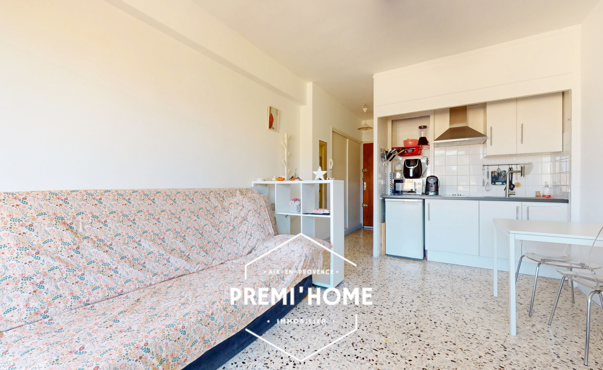 STUDIO MEUBLE A VENDRE AIX CENTRE HISTORIQUE - Premi'home Agence immobilière Aix En Provence