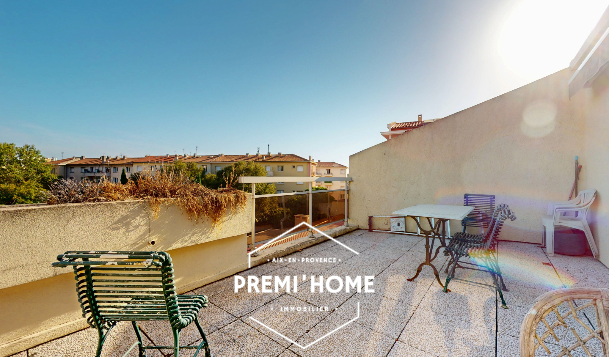 A VENDRE T2 AVEC TERRASSE CENTRE HISTORIQUE - Premi'home Agence immobilière Aix En Provence