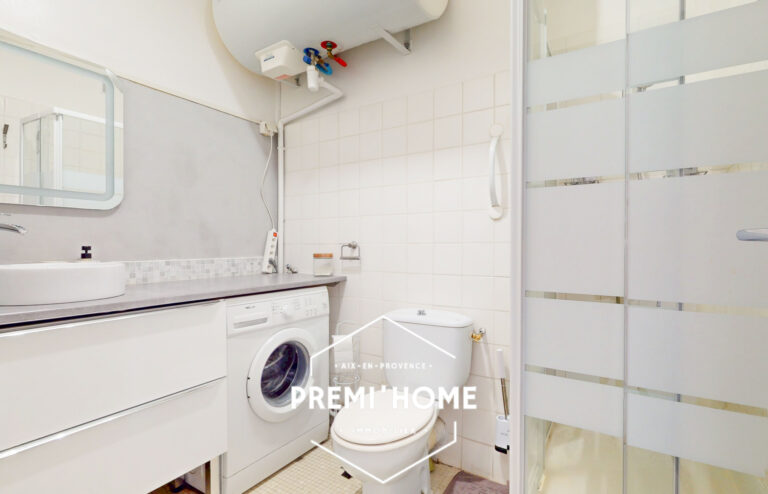 STUDIO MEUBLE A VENDRE AIX CENTRE HISTORIQUE - Premi'home Agence immobilière Aix En Provence