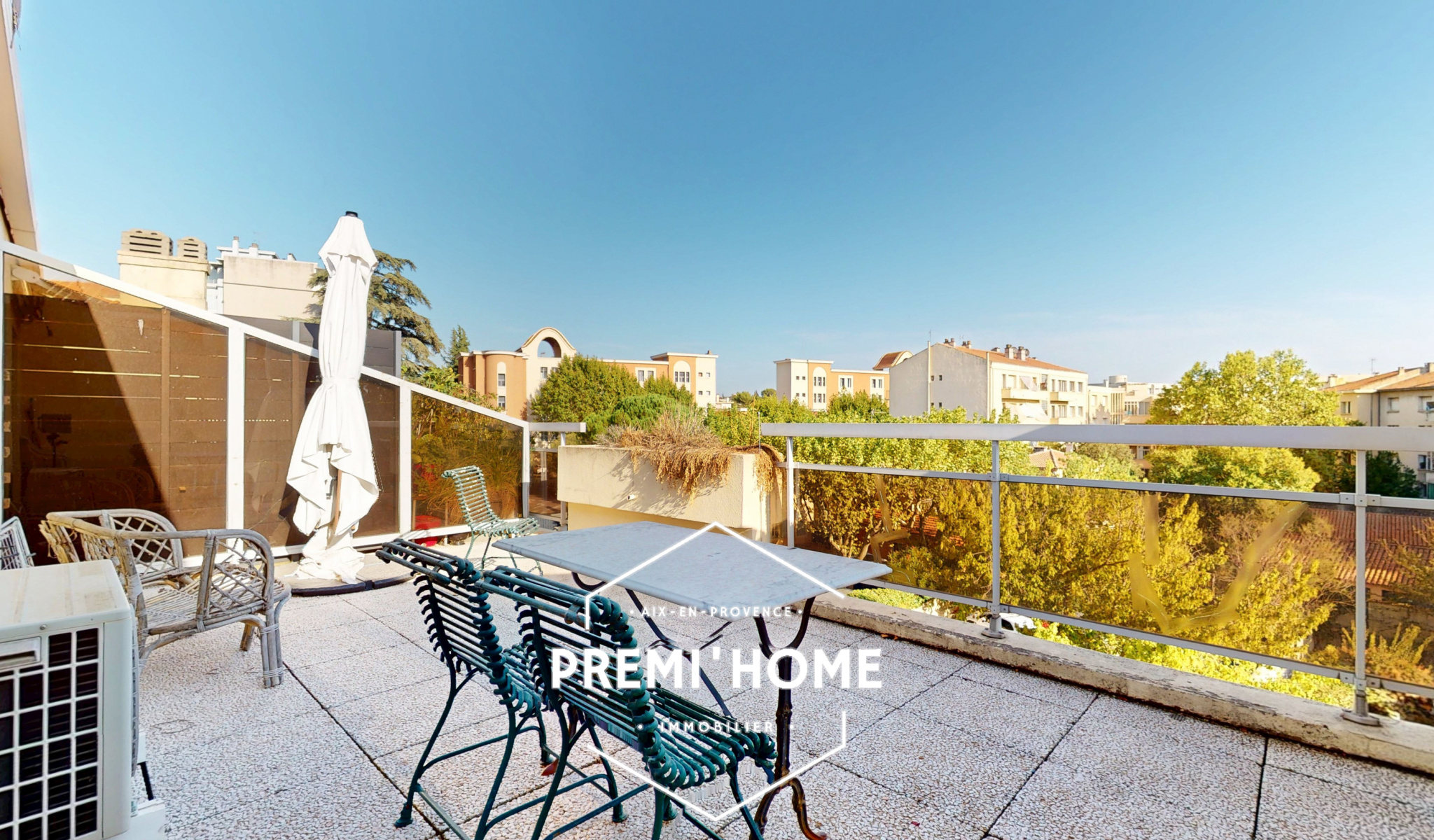 A VENDRE T2 AVEC TERRASSE CENTRE HISTORIQUE - Premi'home Agence immobilière Aix En Provence