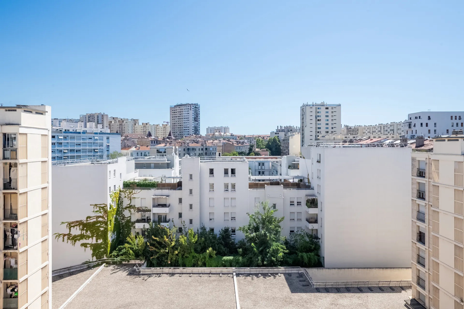 MARSEILLE   T3 DERNIER ÉTAGE AVEC BALCON, PARKING ET CAVE - Premi'home Agence immobilière Aix En Provence