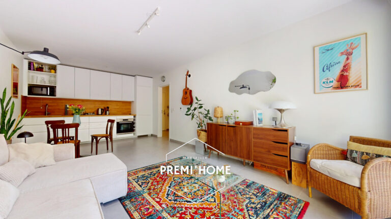 T3 RENOVE AVEC TERRASSE ET GARAGE A VENDRE A MARSEILLE 13004 - Premi'home Agence immobilière Aix En Provence