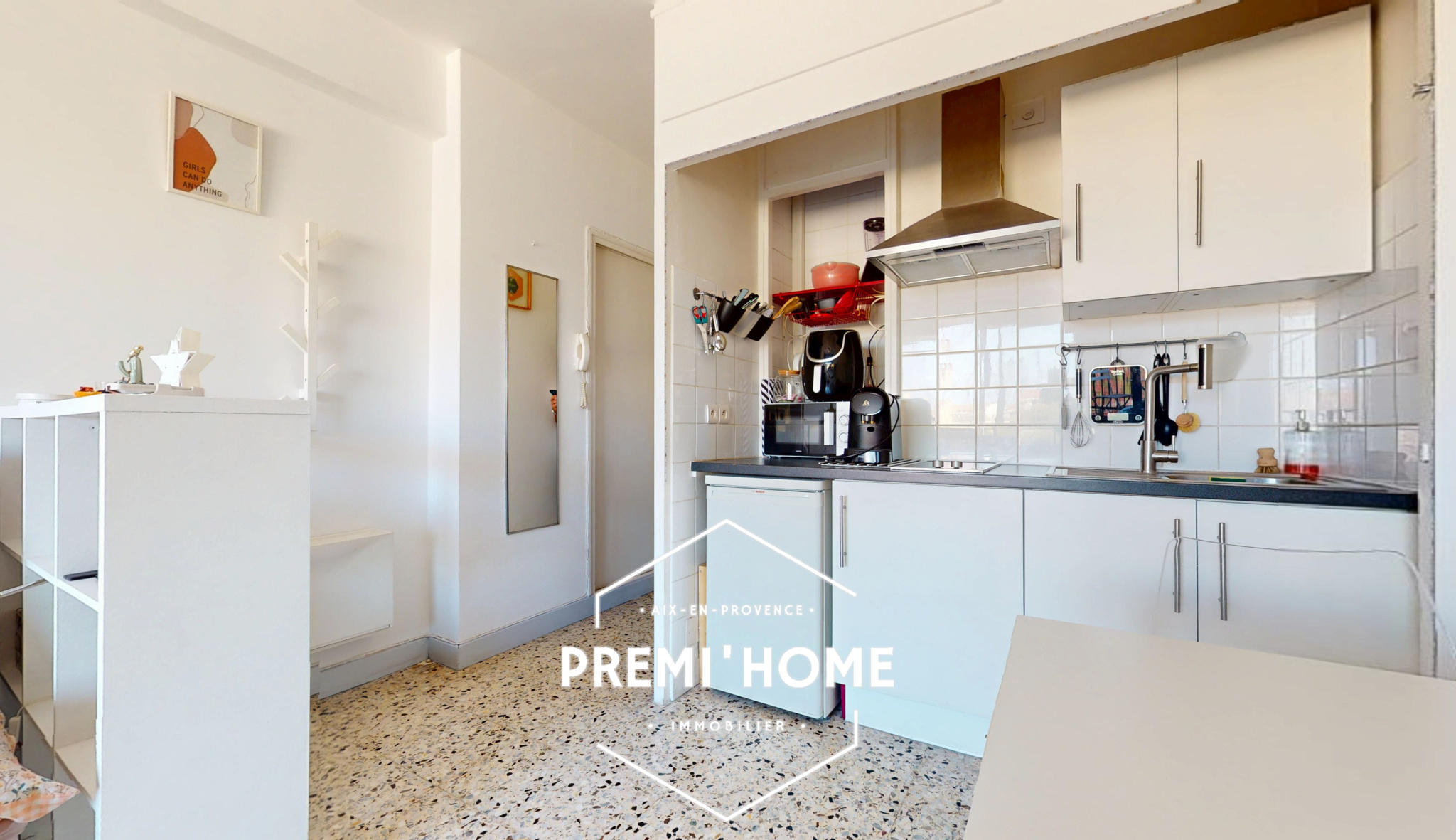 STUDIO MEUBLE A VENDRE AIX CENTRE HISTORIQUE - Premi'home Agence immobilière Aix En Provence