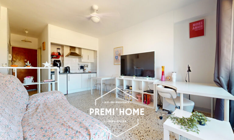 STUDIO MEUBLE A VENDRE AIX CENTRE HISTORIQUE - Premi'home Agence immobilière Aix En Provence