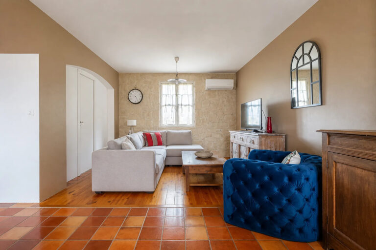 Velaux   Maison avec piscine, vue dégagée et appartement ind - Premi'home Agence immobilière Aix En Provence