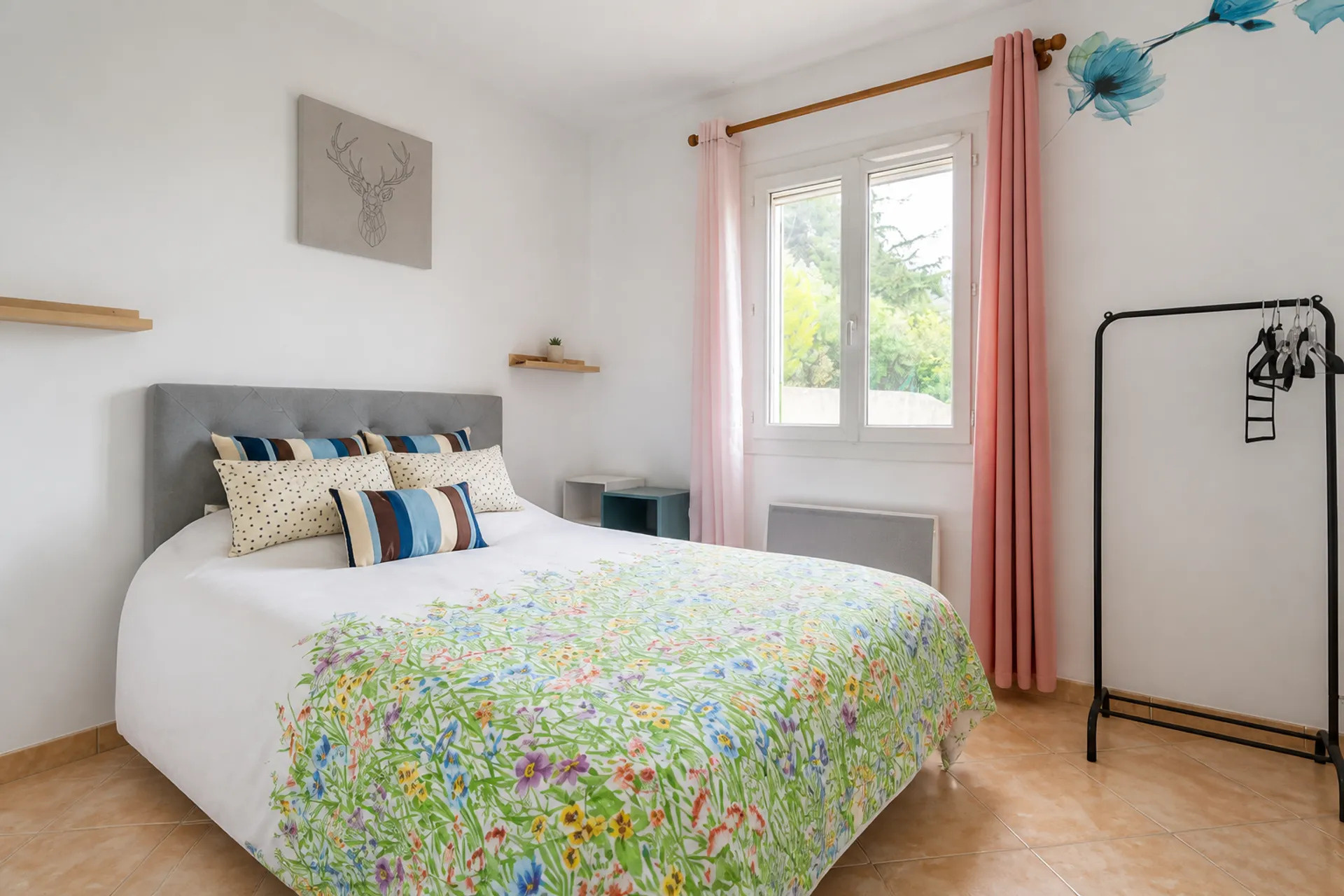 Velaux   Maison avec piscine, vue dégagée et appartement ind - Premi'home Agence immobilière Aix En Provence