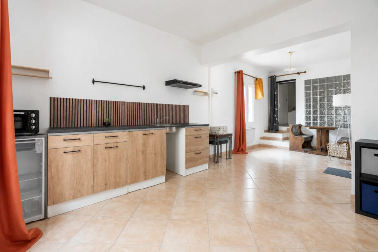 Velaux   Maison avec piscine, vue dégagée et appartement ind - Premi'home Agence immobilière Aix En Provence