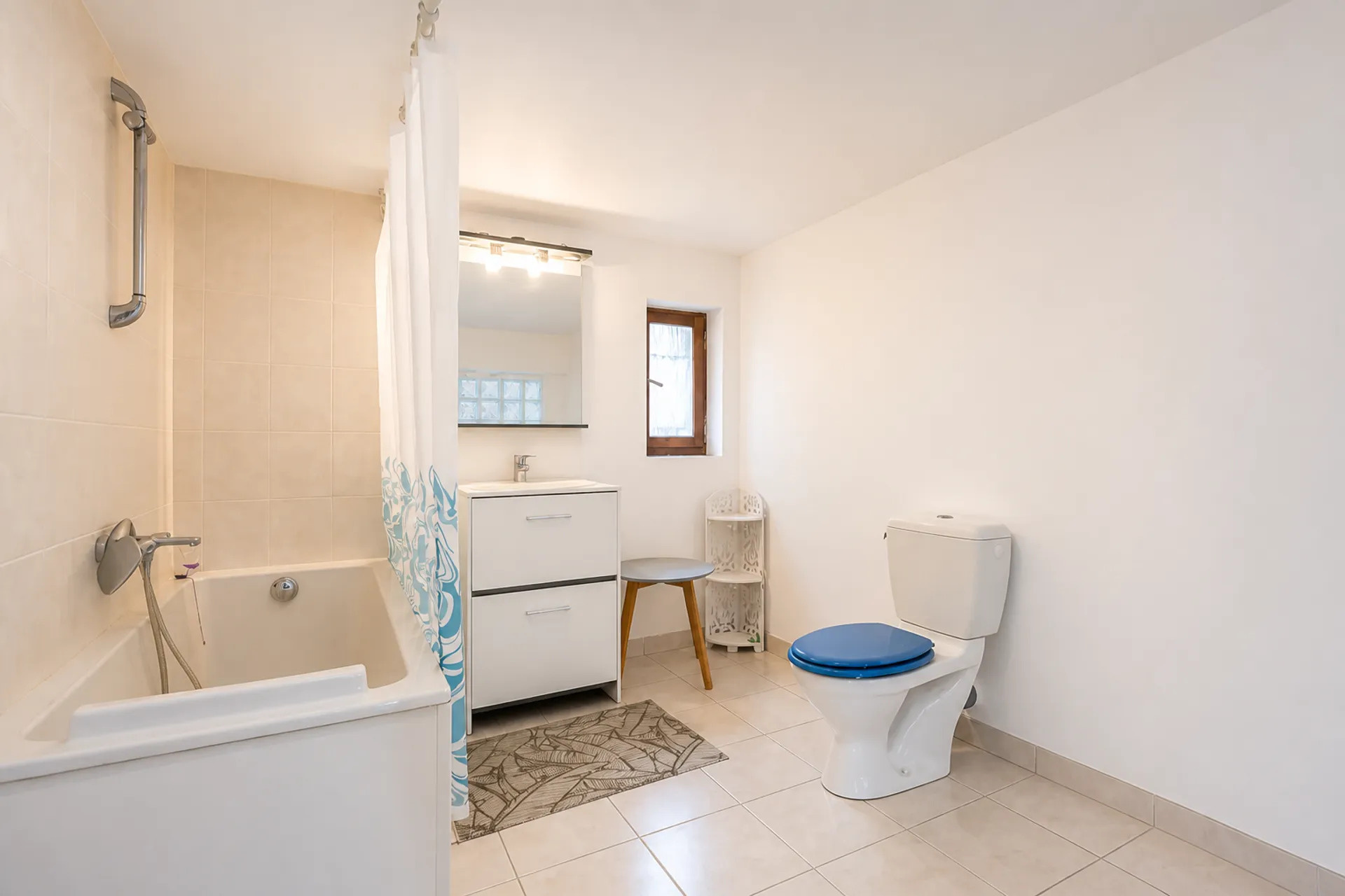 Velaux   Maison avec piscine, vue dégagée et appartement ind - Premi'home Agence immobilière Aix En Provence