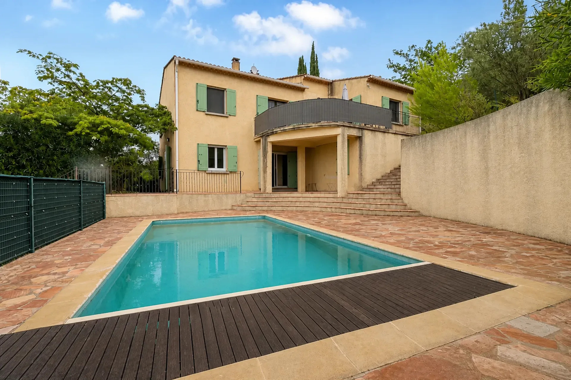 Velaux   Maison avec piscine, vue dégagée et appartement ind - Premi'home Agence immobilière Aix En Provence