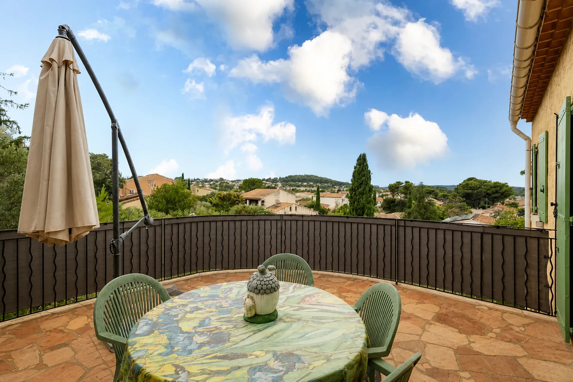Velaux   Maison avec piscine, vue dégagée et appartement ind - Premi'home Agence immobilière Aix En Provence