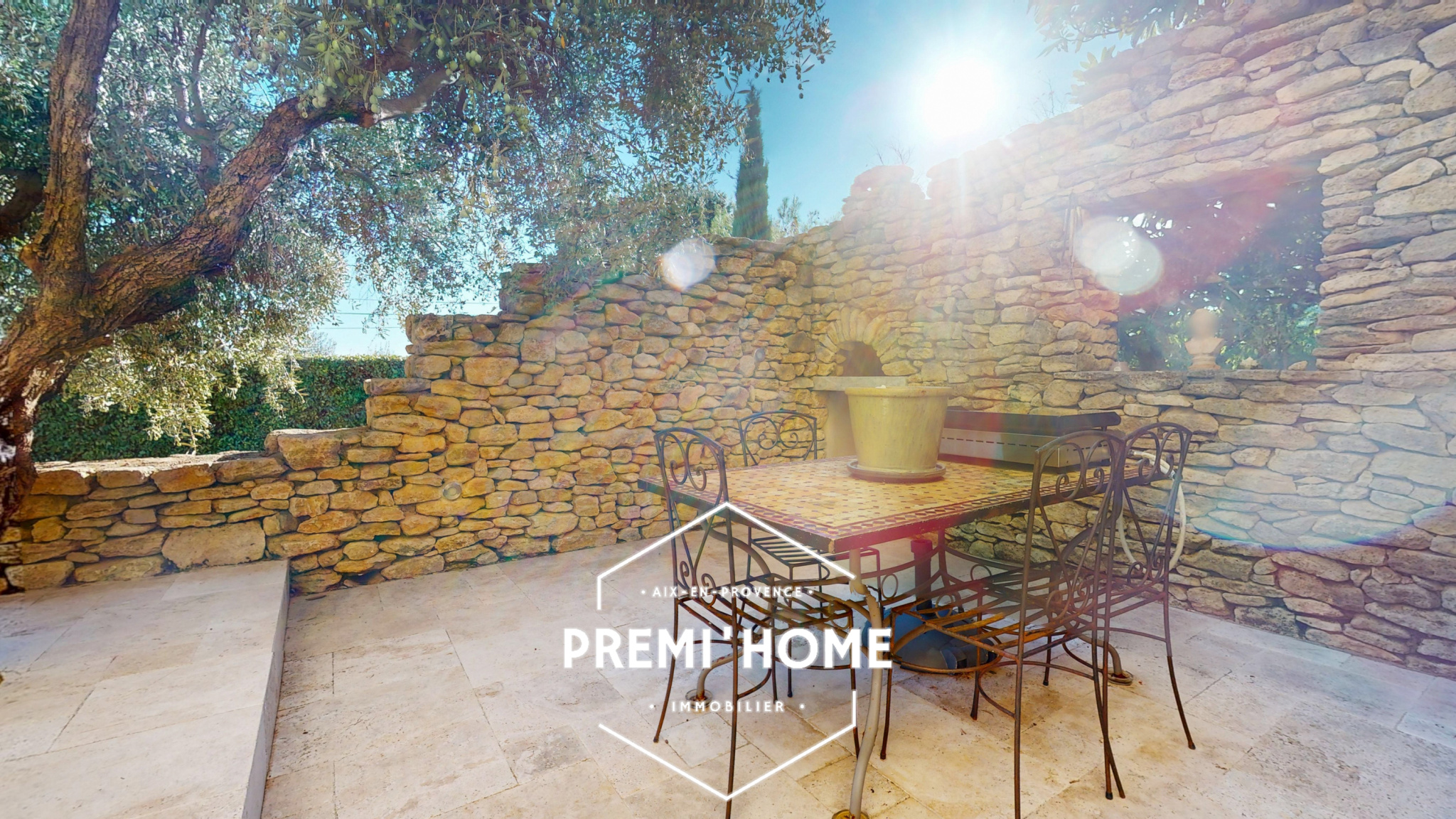 MAISON T6 ENV. 145 M2 AVEC GARAGE ET DÉPENDANCES AUREILLE - Premi'home Agence immobilière Aix En Provence
