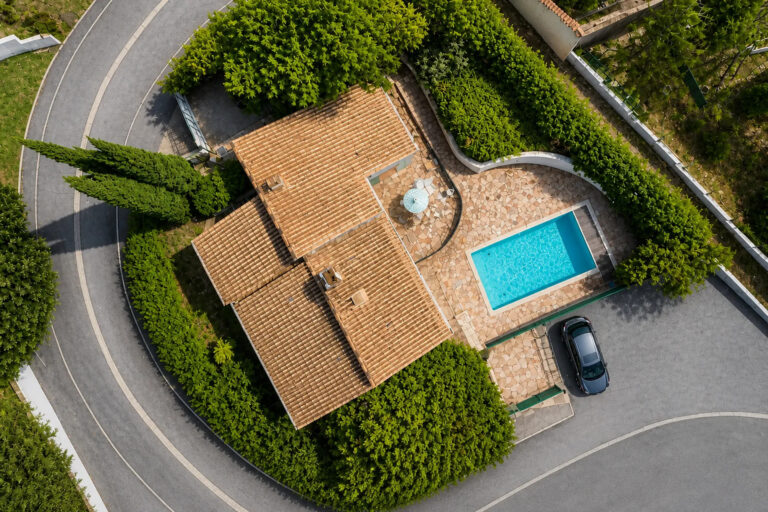 Velaux   Maison avec piscine, vue dégagée et appartement ind - Premi'home Agence immobilière Aix En Provence